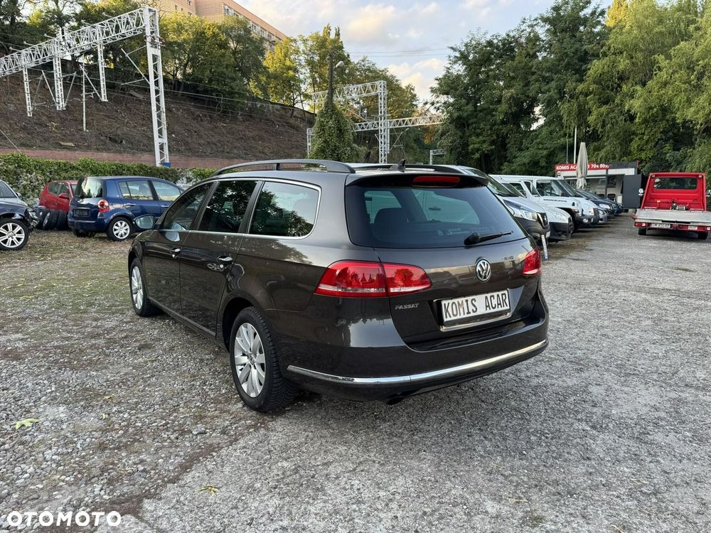 Volkswagen Passat - 4