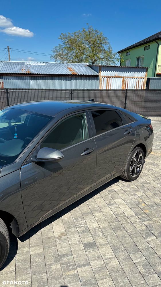 Hyundai Elantra 1.6 Executive CVT - 14