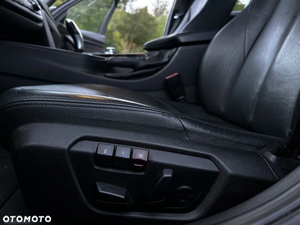 BMW Seria 3 328i xDrive Luxury Line - 17