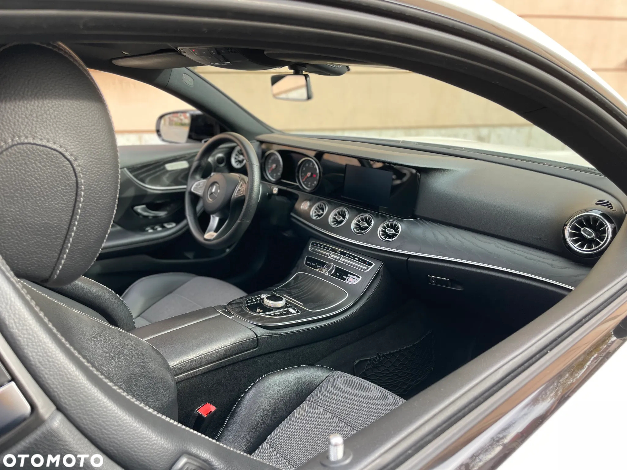 Mercedes-Benz Klasa E 200 9G-TRONIC - 22