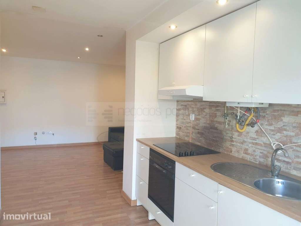 Apartamento T2 em bom estado - Grande imagem: 3/16