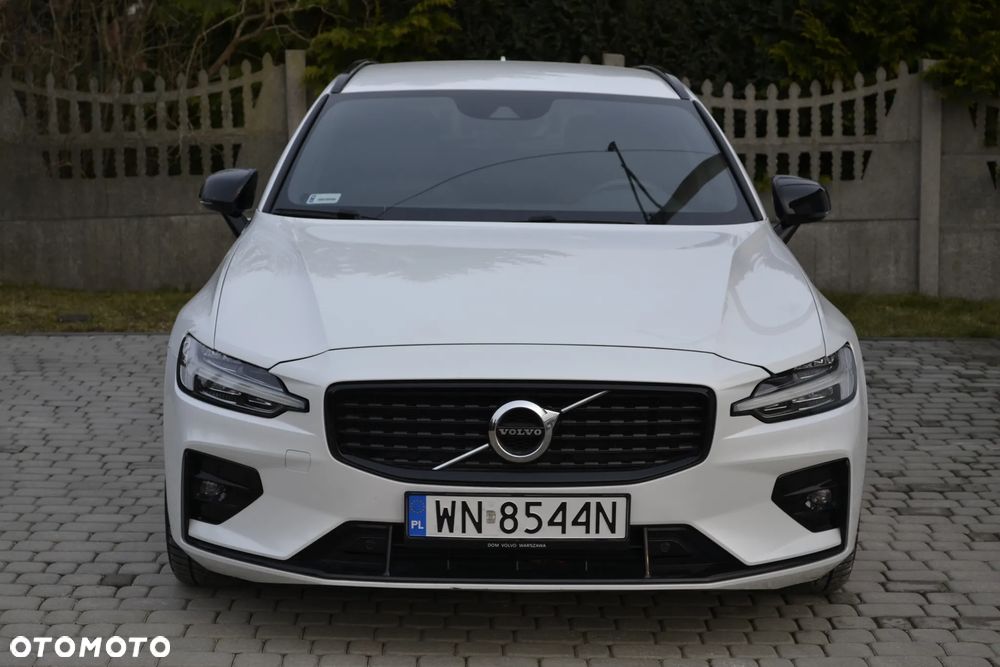 Volvo V60 B3 B R-Design - 4