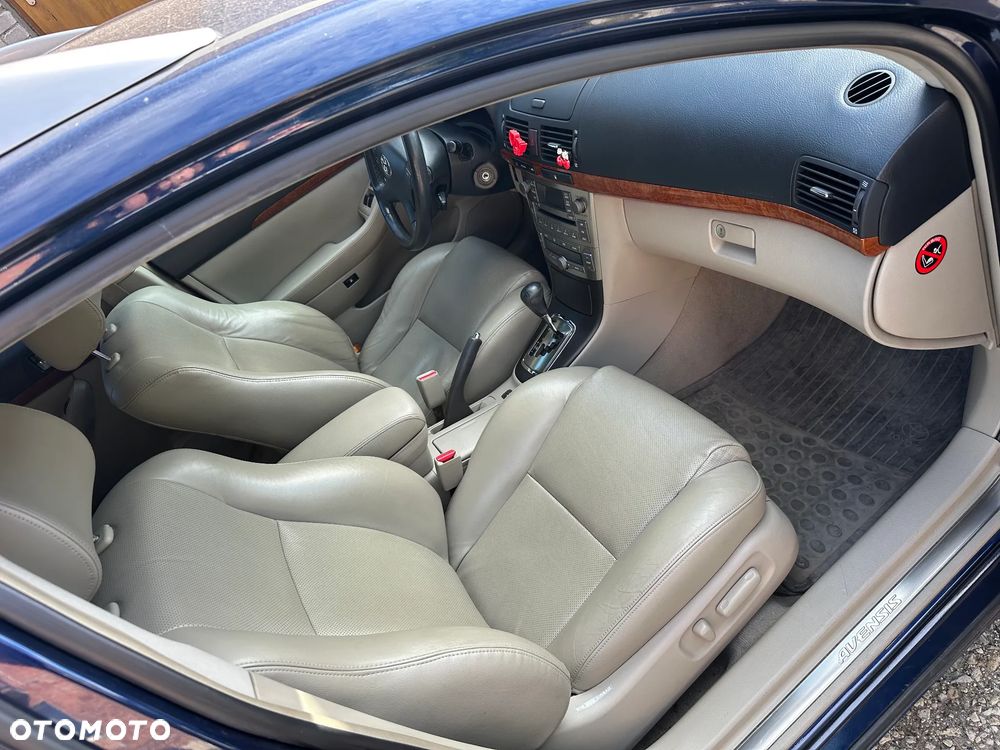 Toyota Avensis - 17