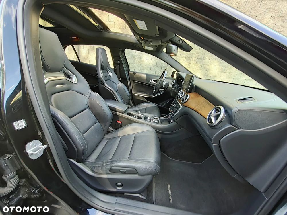 Mercedes-Benz GLA AMG 45 4-Matic - 12