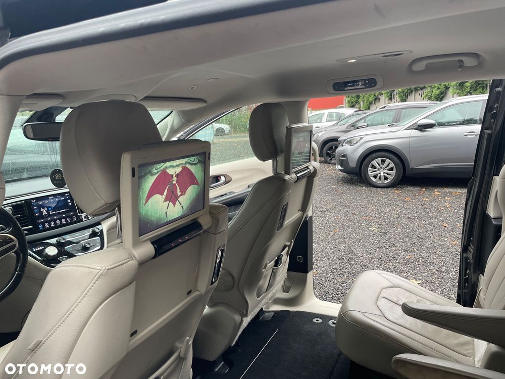 Chrysler Pacifica - 29