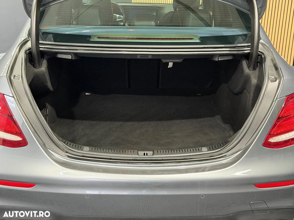 Mercedes-Benz E 220 d Aut. - 35