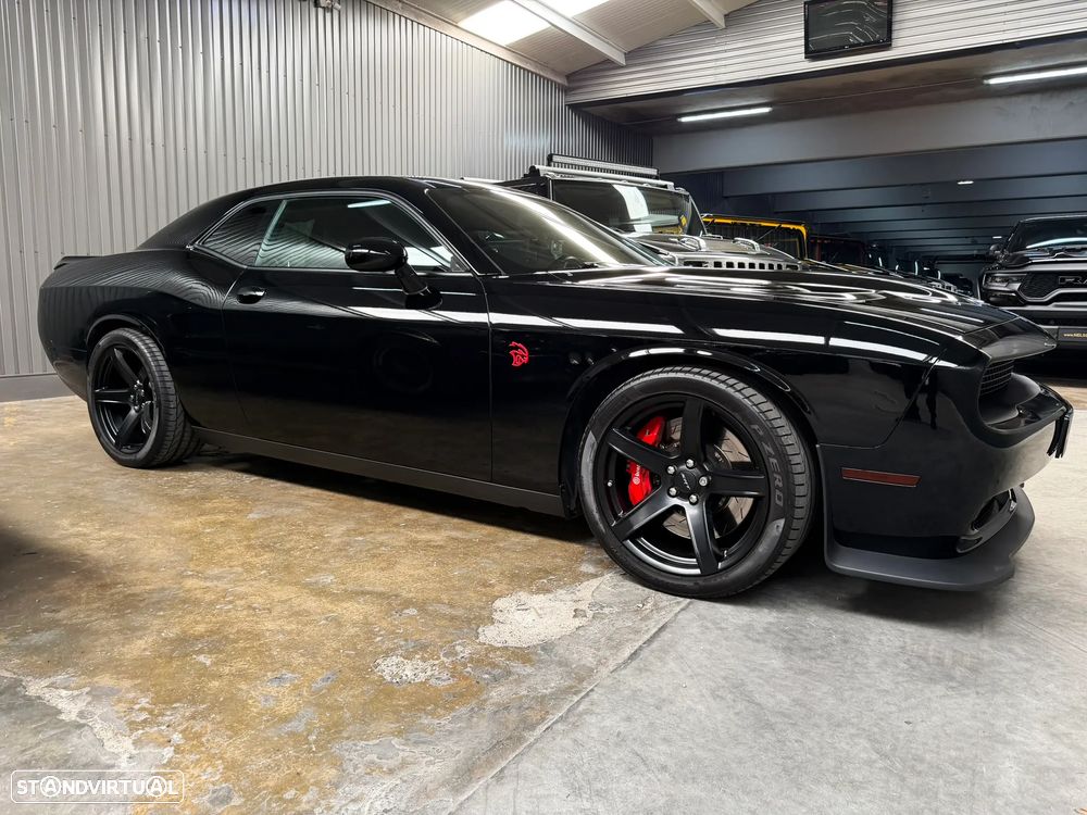 Dodge Challenger Auto SRT Hellcat - 11