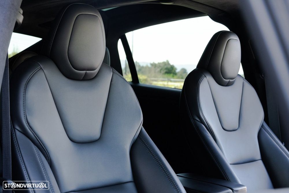 Tesla Model X - 45