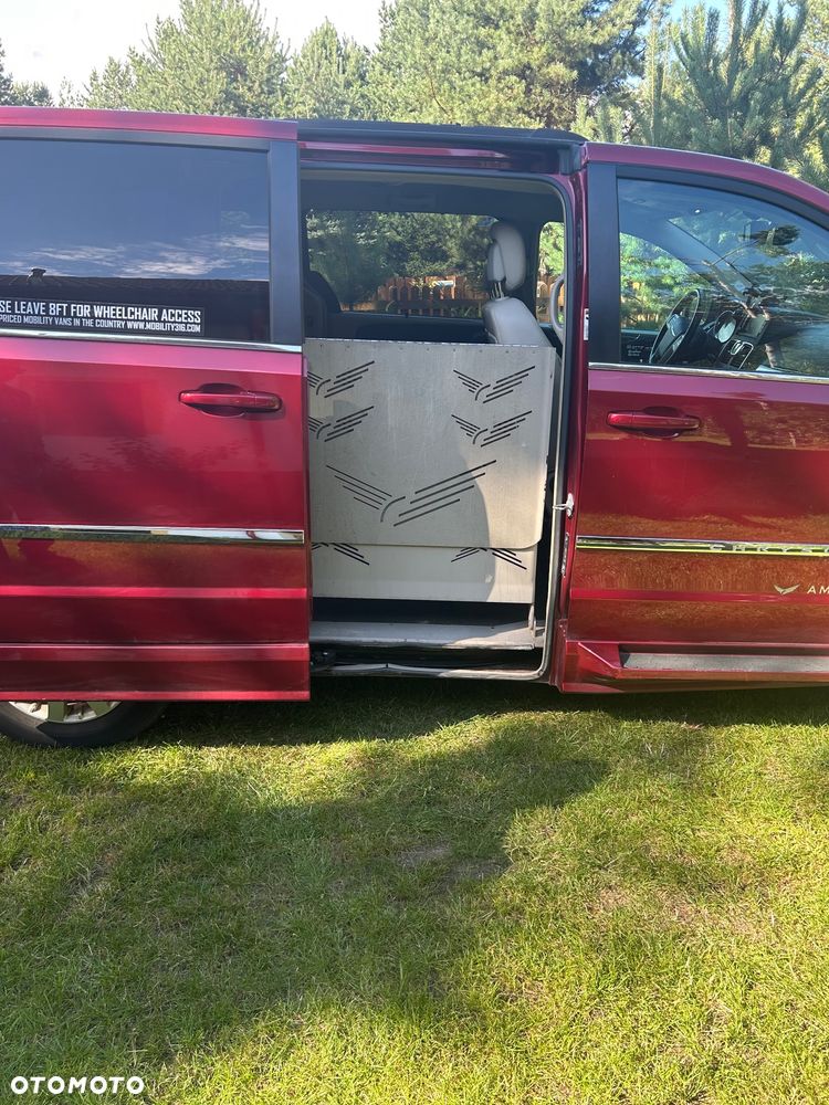 Chrysler Town & Country 3.6 Limited - 7