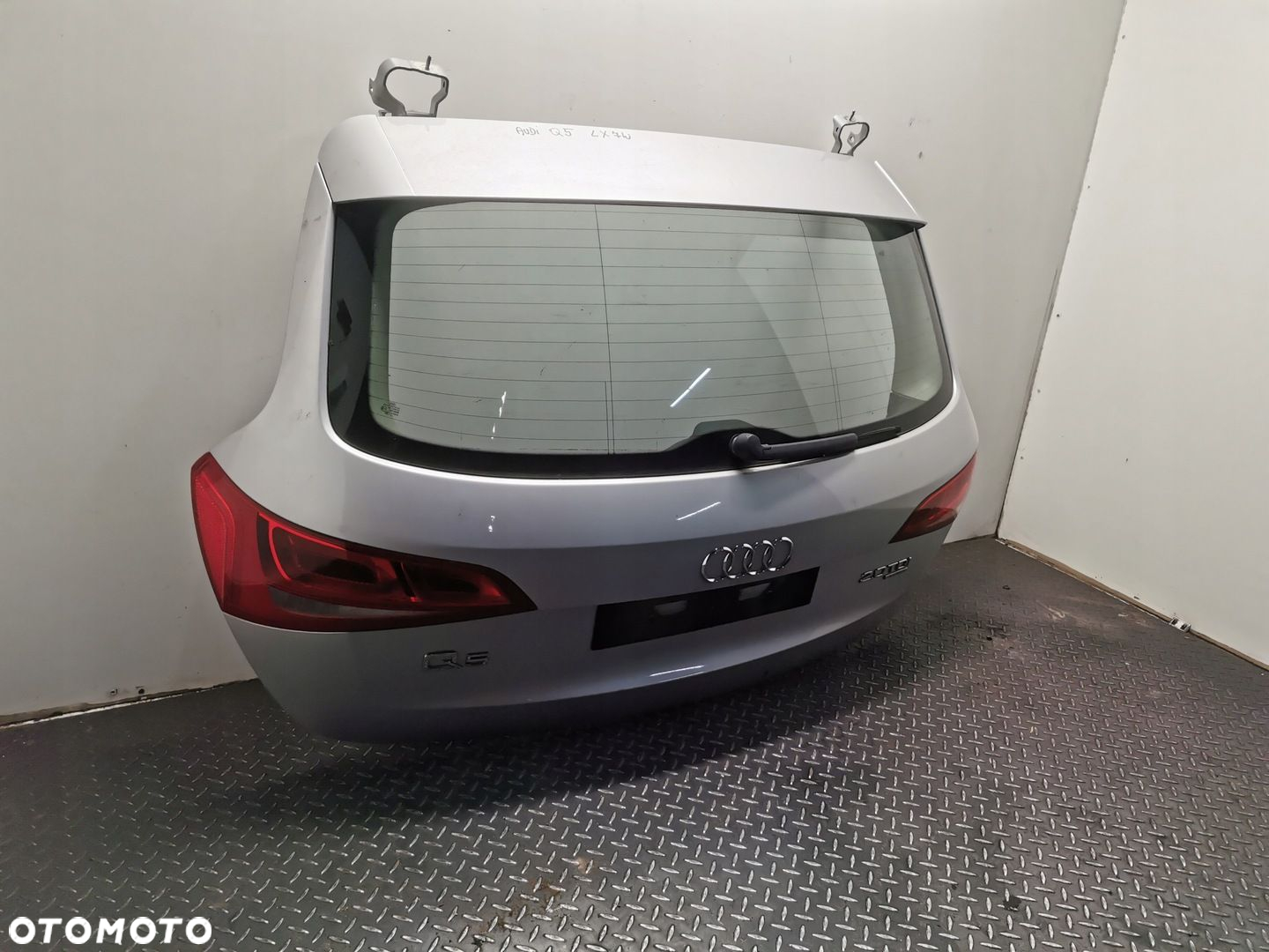 KLAPA BAGAŻNIKA TYŁ AUDI Q5 8R0 2008- LX7W - 4