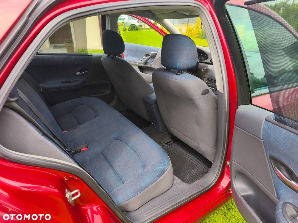 Renault Laguna 1.6 Emotion - 23