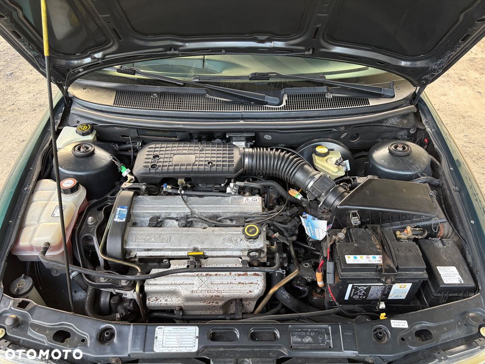 Ford Mondeo 1.8 CLX - 21