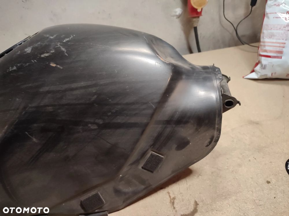 Bak, zbiornik paliwa Suzuki GSR 600 - 8