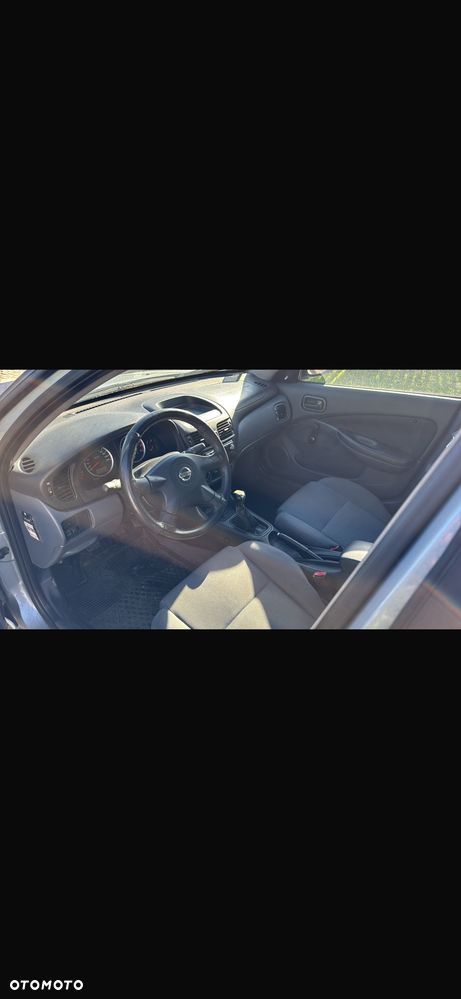 Nissan Almera 1.5 Base - 5