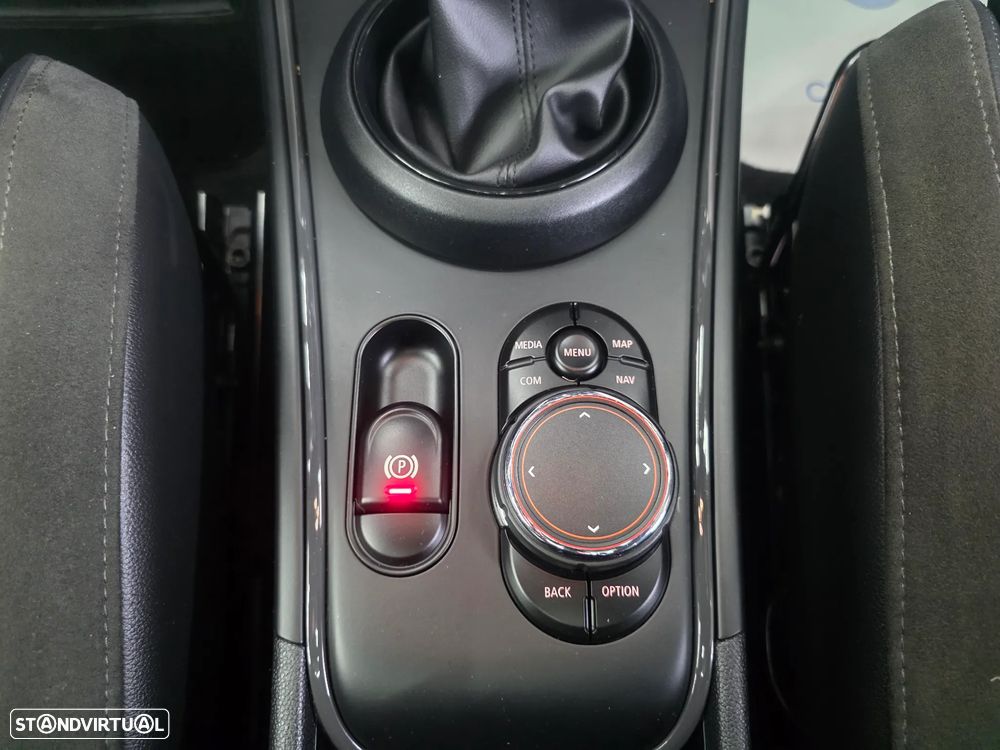 MINI Countryman Cooper SE ALL4 Auto - 32