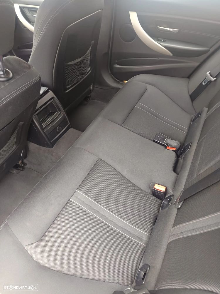 BMW 320 d Touring EfficientDynamics - 11