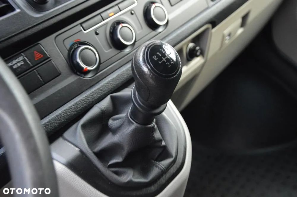 Volkswagen Transporter - 22