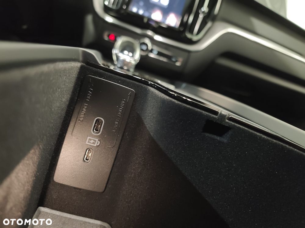 Volvo XC 60 T6 Plug-In Hybrid XLR AWD Plus Black Edition - 6
