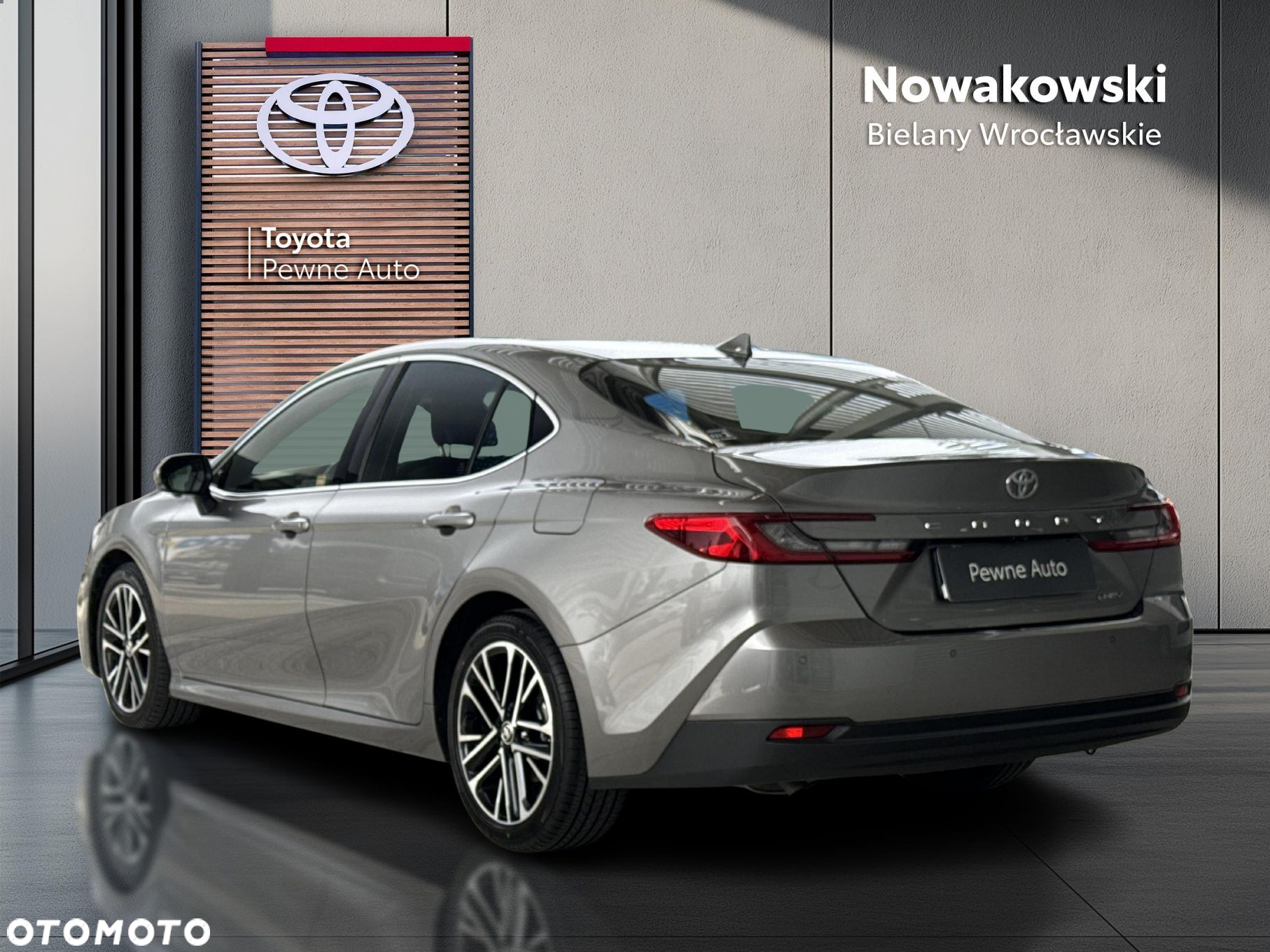 Toyota Camry - 3