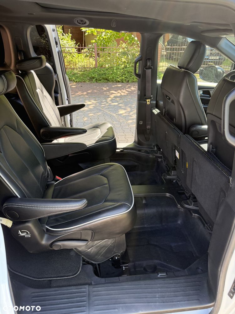 Chrysler Pacifica - 12
