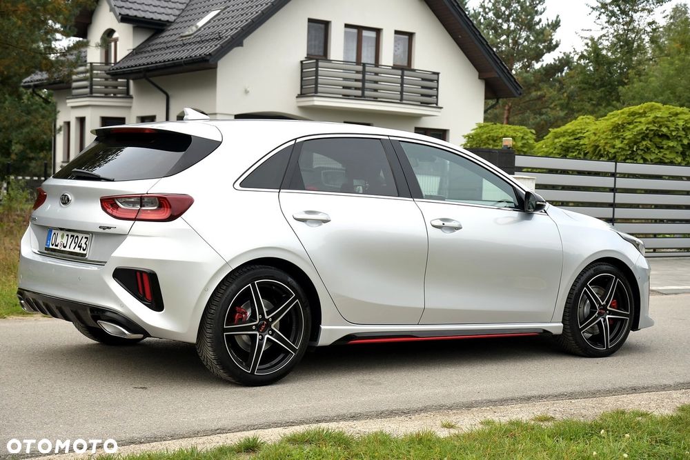 Kia Ceed - 32