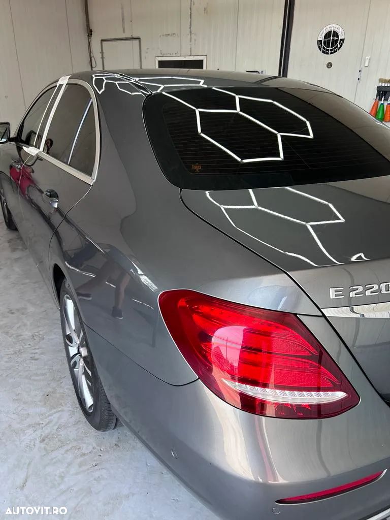 Mercedes-Benz E 220 d T 9G-TRONIC - 1