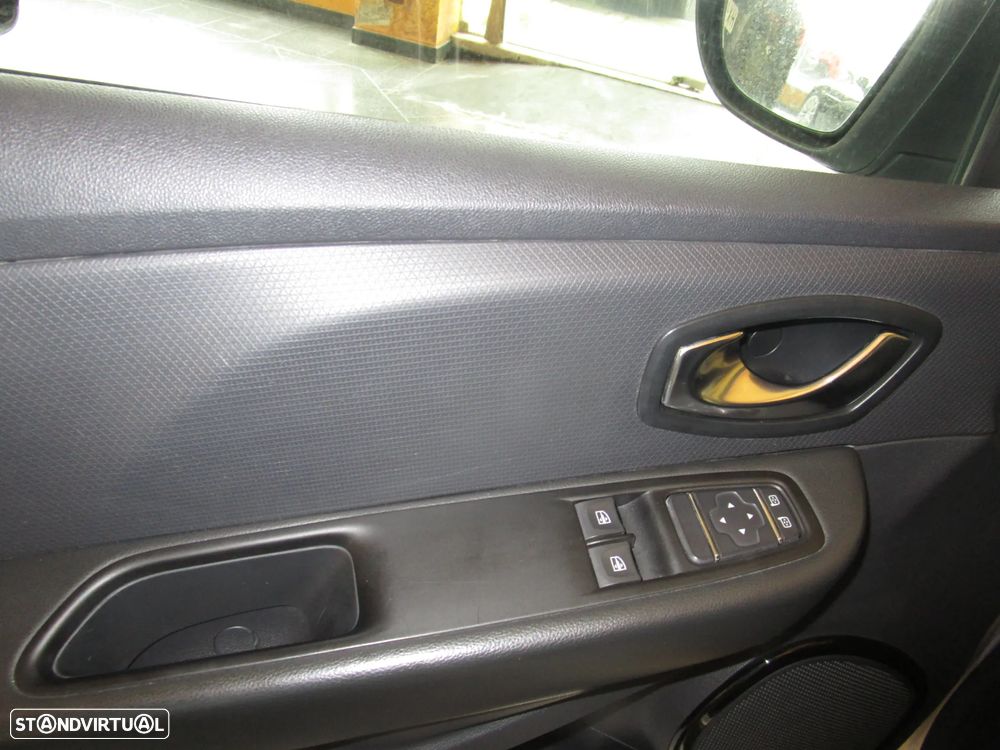 Renault Clio Sport Tourer 1.2 TCe GT Line - 10