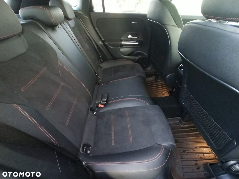 Mercedes-Benz GLA - 13