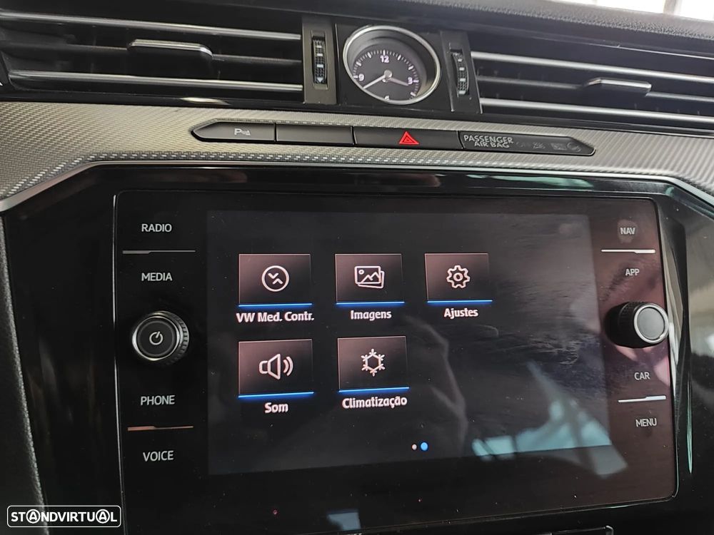 VW Passat Variant 2.0 TDi R-Line DSG - 38