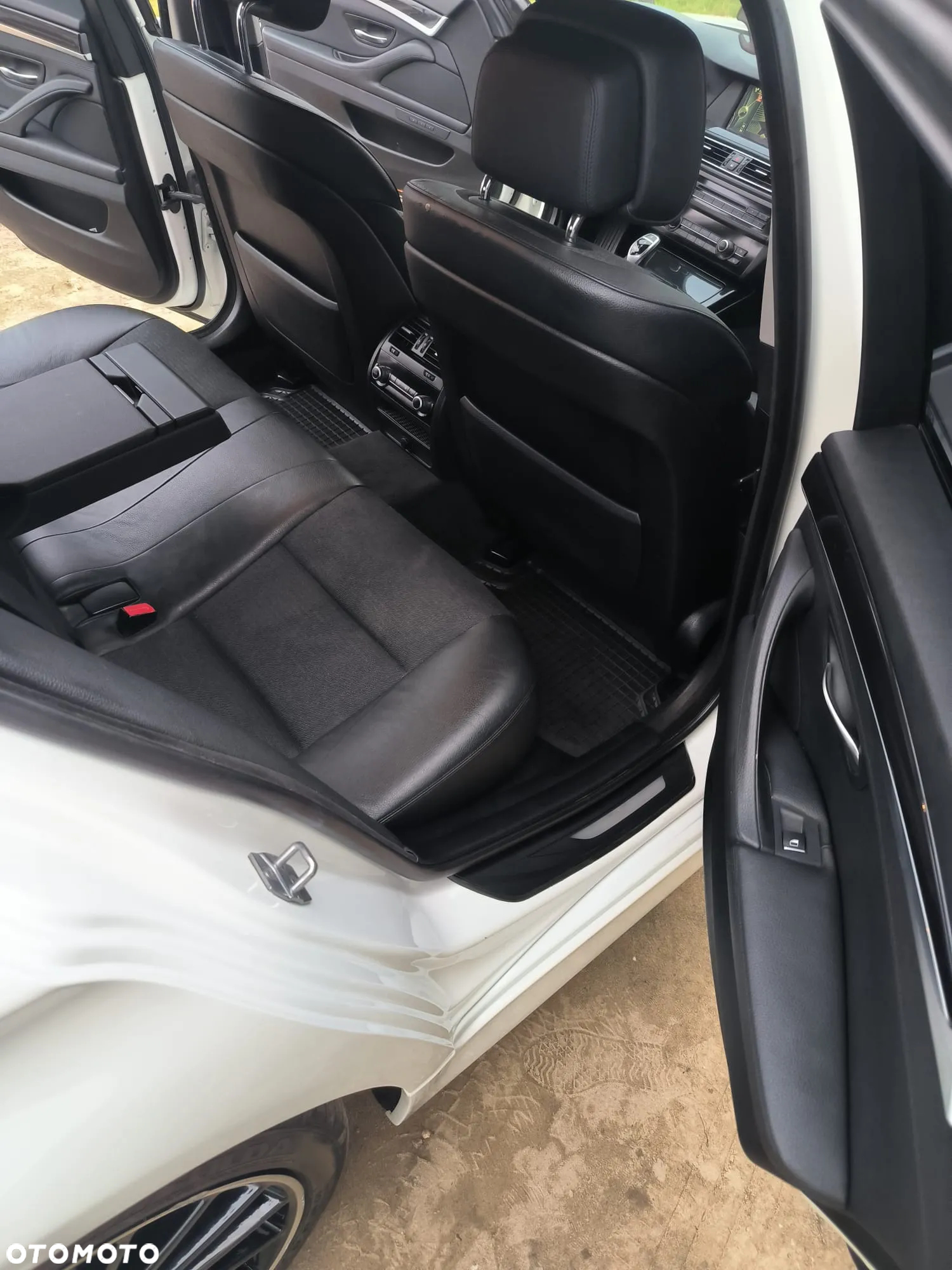 BMW Seria 5 528i xDrive - 15