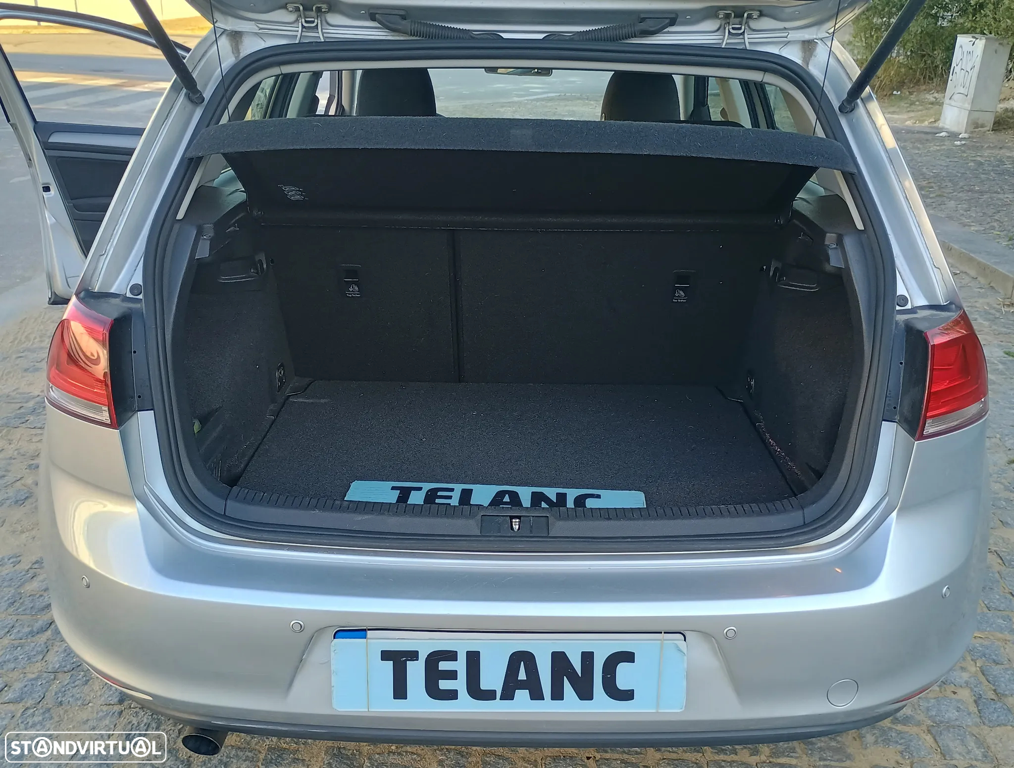 VW Golf 1.6 TDi Trendline BlueMotion - 11