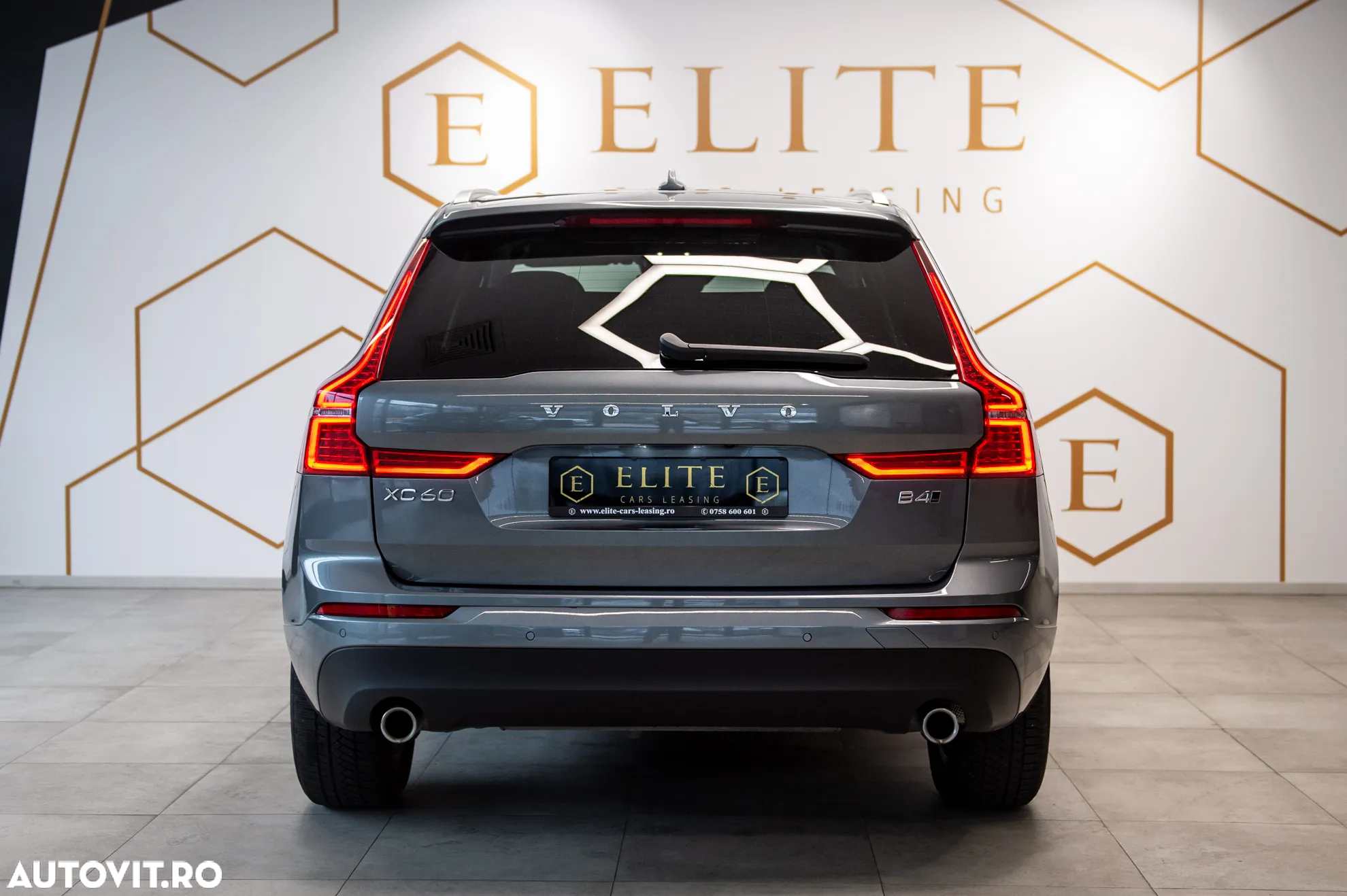 Volvo XC 60 B4 MHEV AWD Momentum Pro - 10