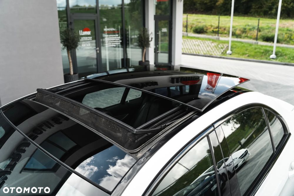 Mercedes-Benz Klasa E 220 d 4-Matic 9G-TRONIC - 18