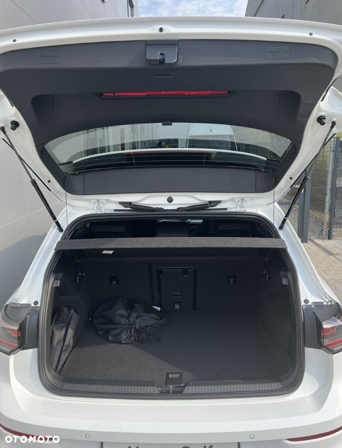 Volkswagen Golf - 33
