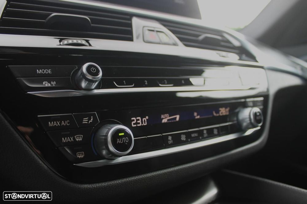 BMW 530 e Pack Desportivo M - 36