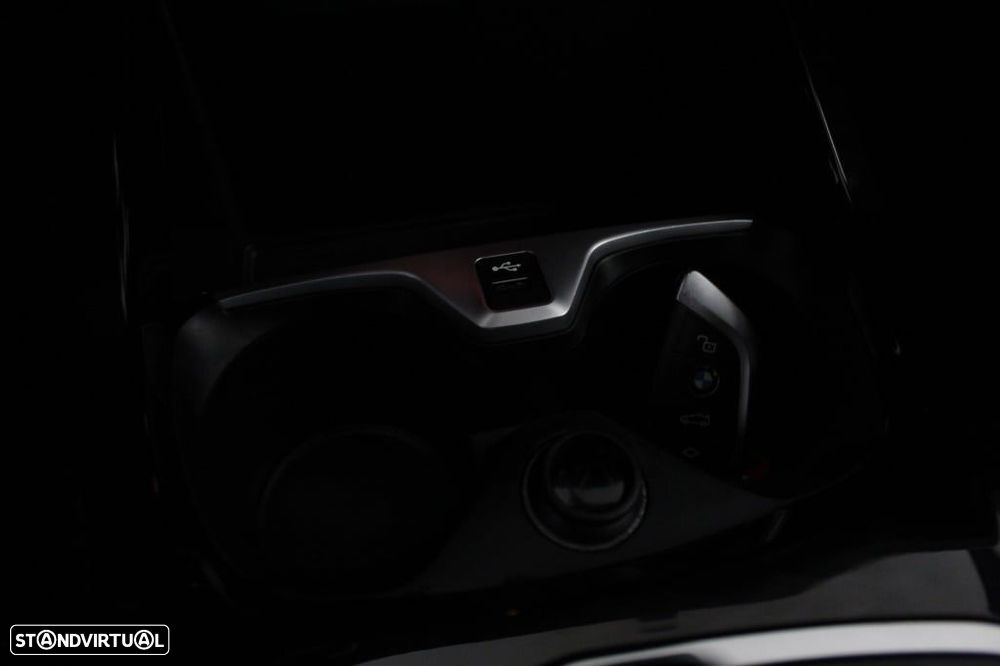 BMW 116 d Pack Desportivo M Auto - 29