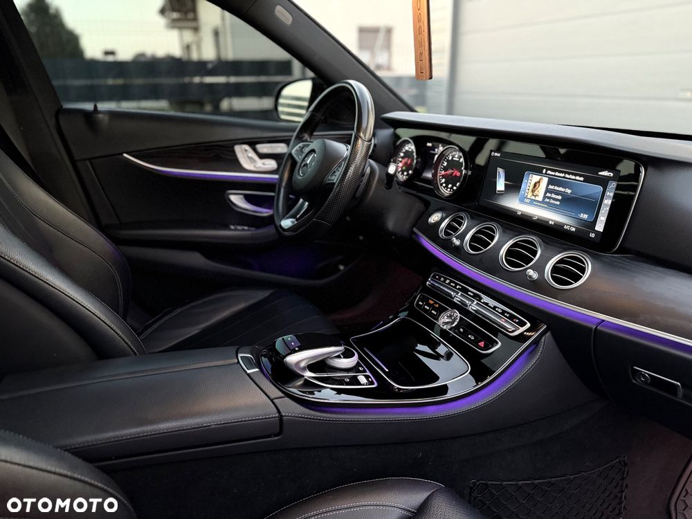 Mercedes-Benz Klasa E 300 9G-TRONIC AMG Line - 7