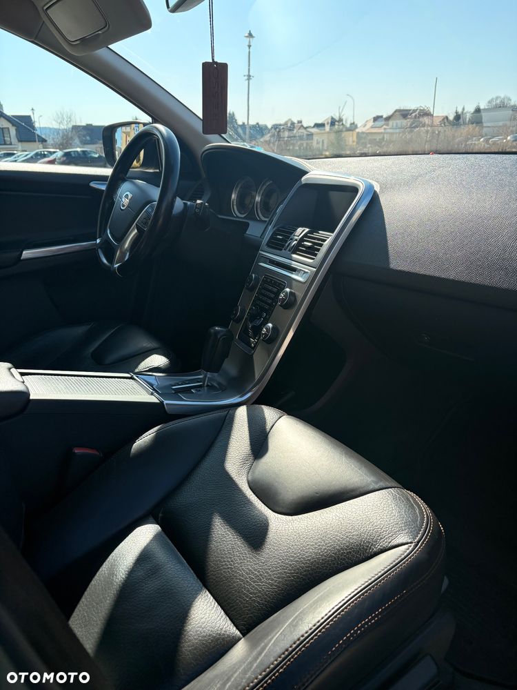 Volvo XC 60 D5 AWD Momentum - 10
