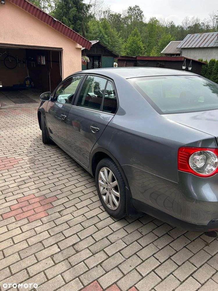 Volkswagen Jetta 1.9 TDI Comfortline - 4