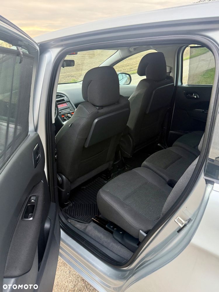 Peugeot 5008 1.6 HDi Family 7os - 22