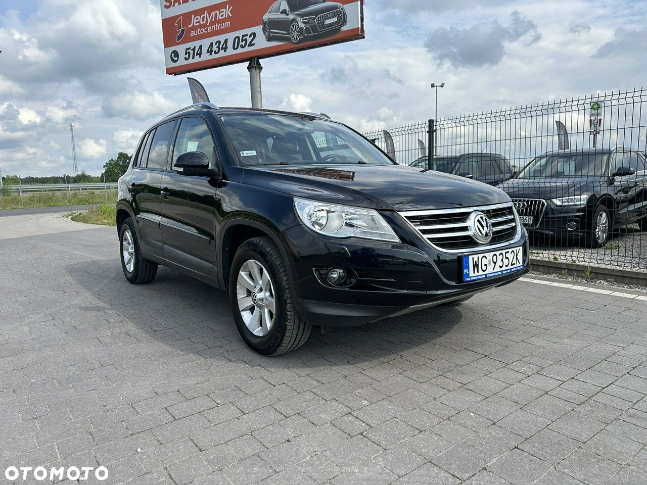 Volkswagen Tiguan - 1