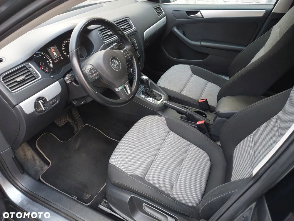Volkswagen Jetta 1.4 Hybrid DSG Comfortline - 5
