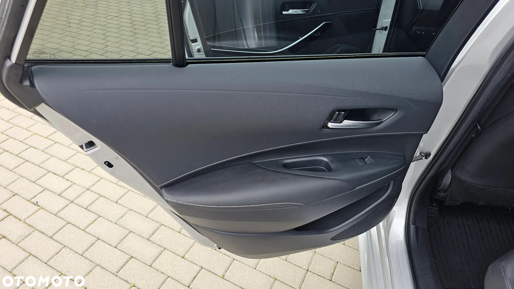 Toyota Corolla 1.8 Hybrid Business Edition - 12