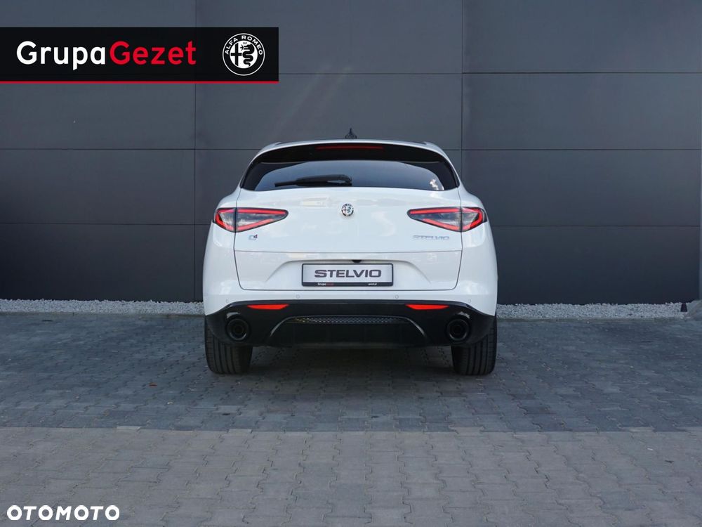 Alfa Romeo Stelvio - 11
