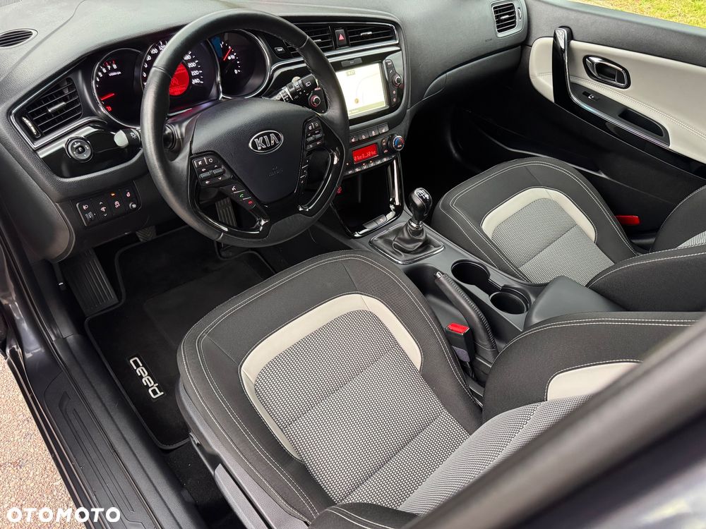 Kia Ceed 1.6 GDI Dream-Team Edition - 8