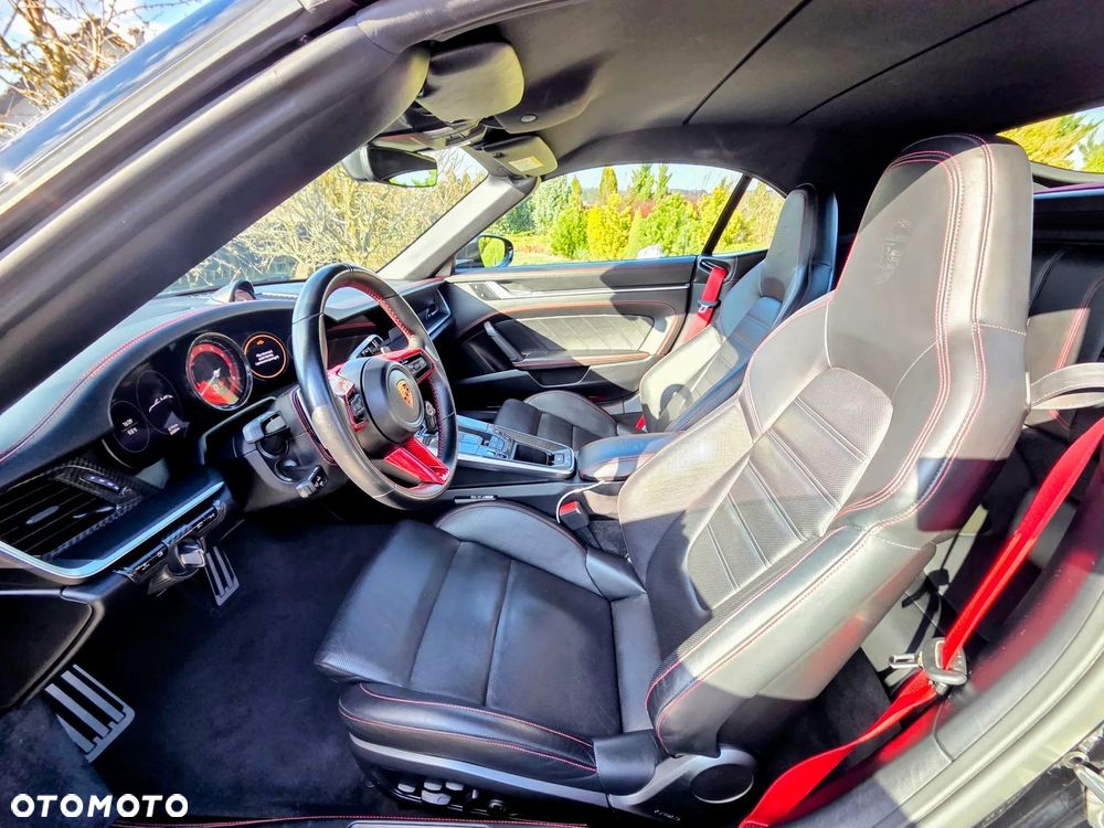 Porsche 911 Carrera 4S - 34