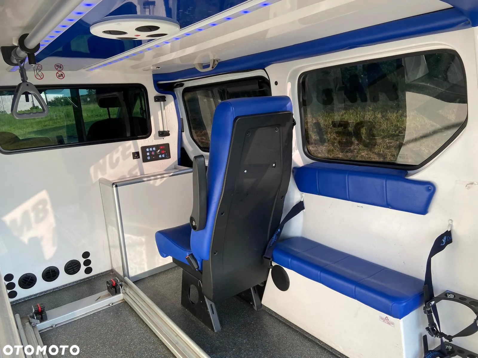 Opel Ambulans Karetka vivaro - 11