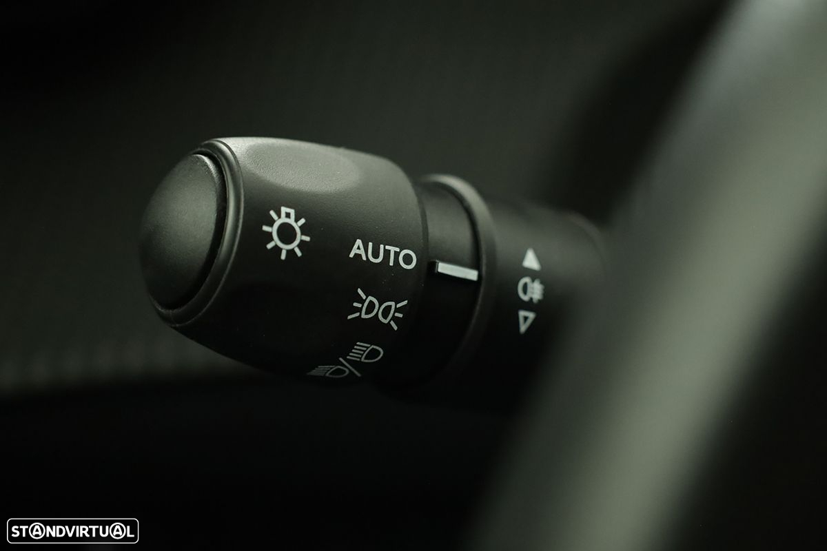 Peugeot 2008 1.2 PureTech Allure EAT8 - 18