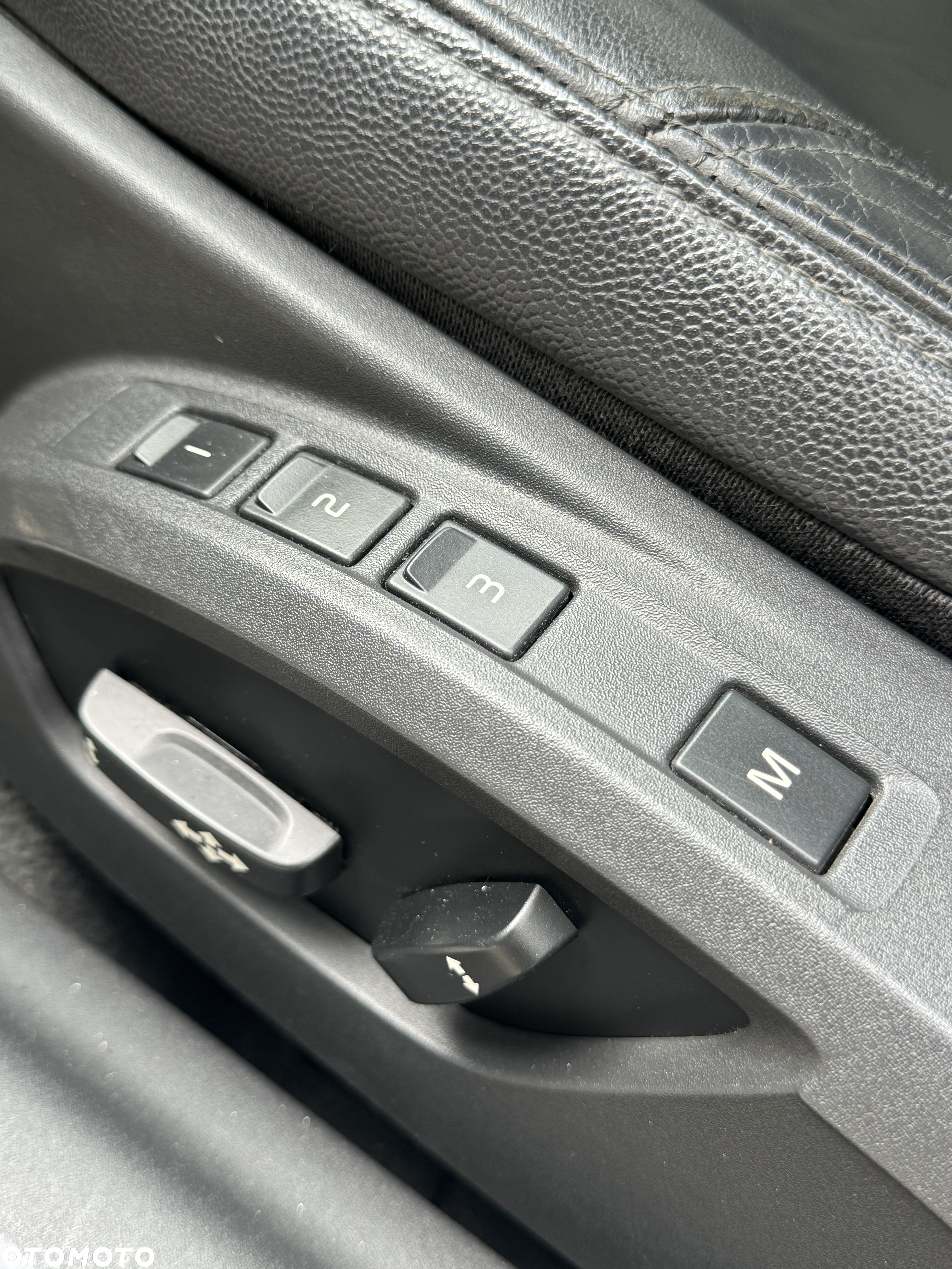 Volvo C70 D5 Momentum - 35