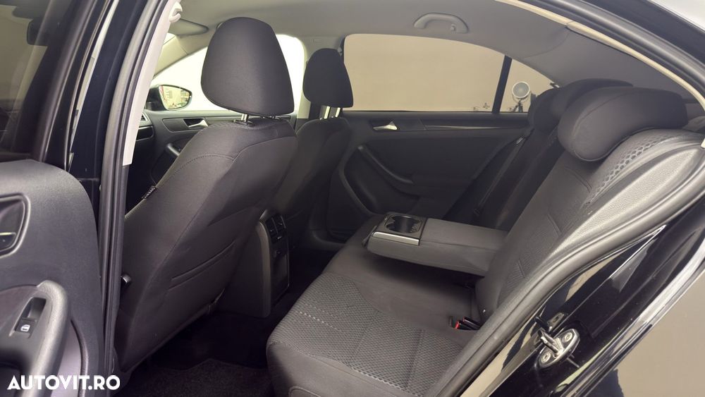 Volkswagen Jetta - 9